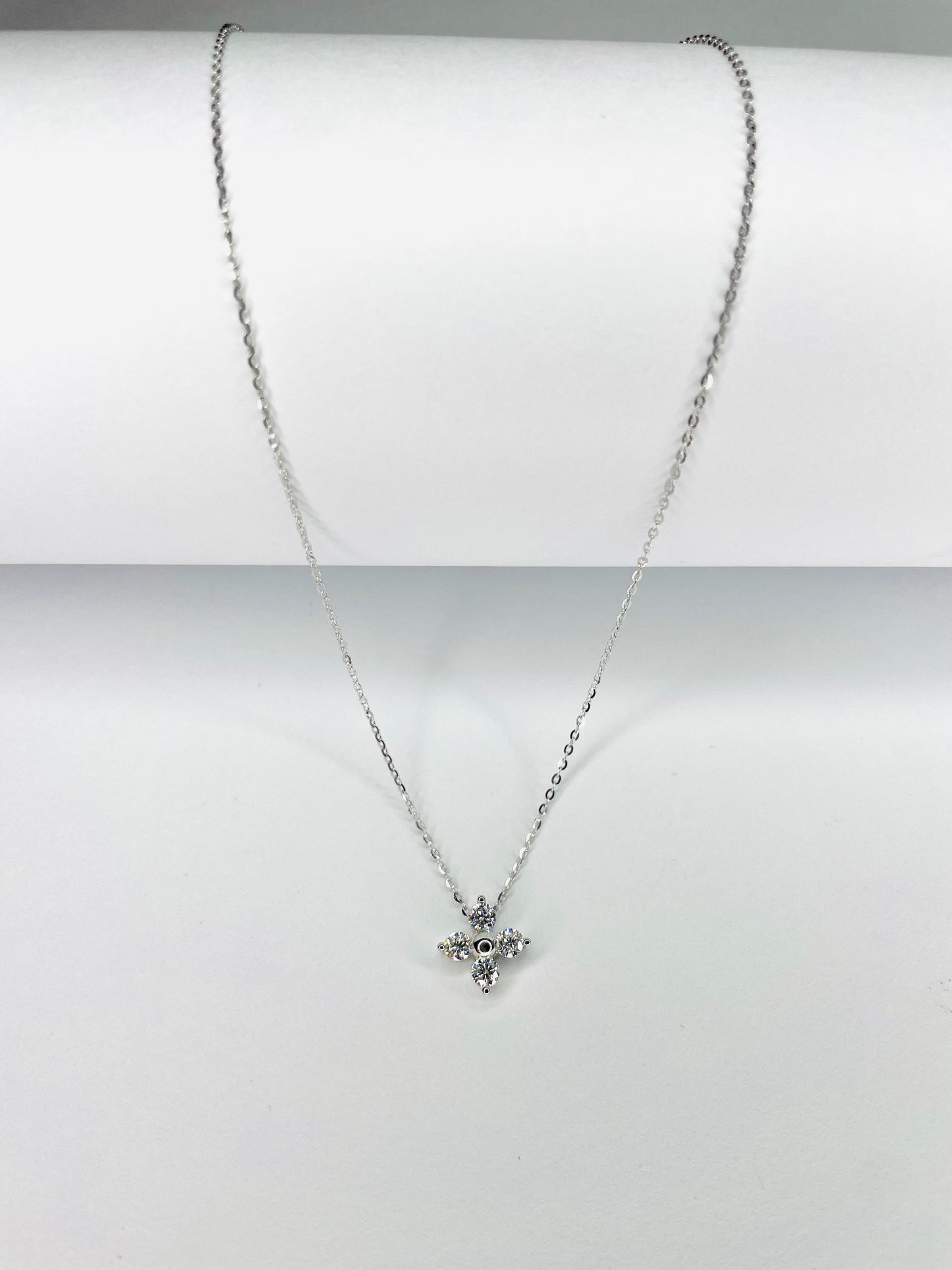 Collar Flor Moissanita