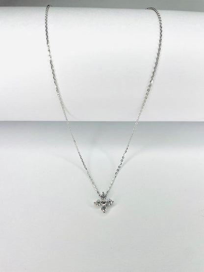 Collar Flor Moissanita