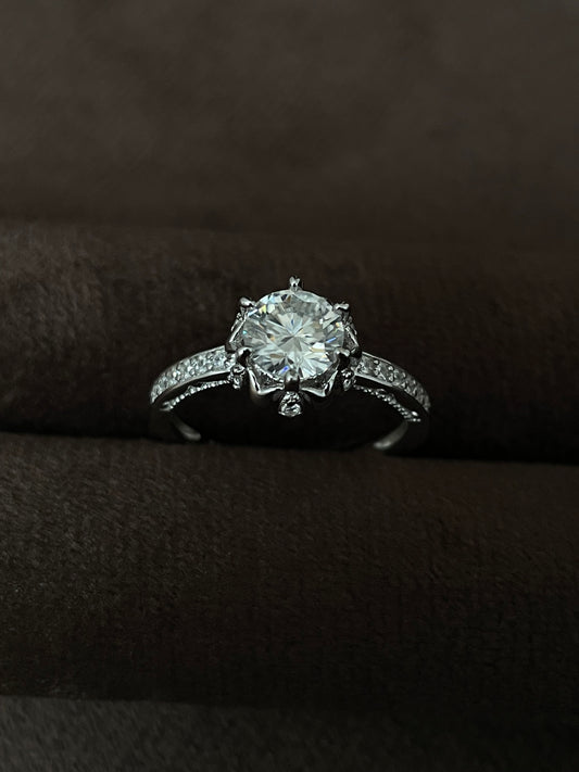 Anillo Imperium Moissanita