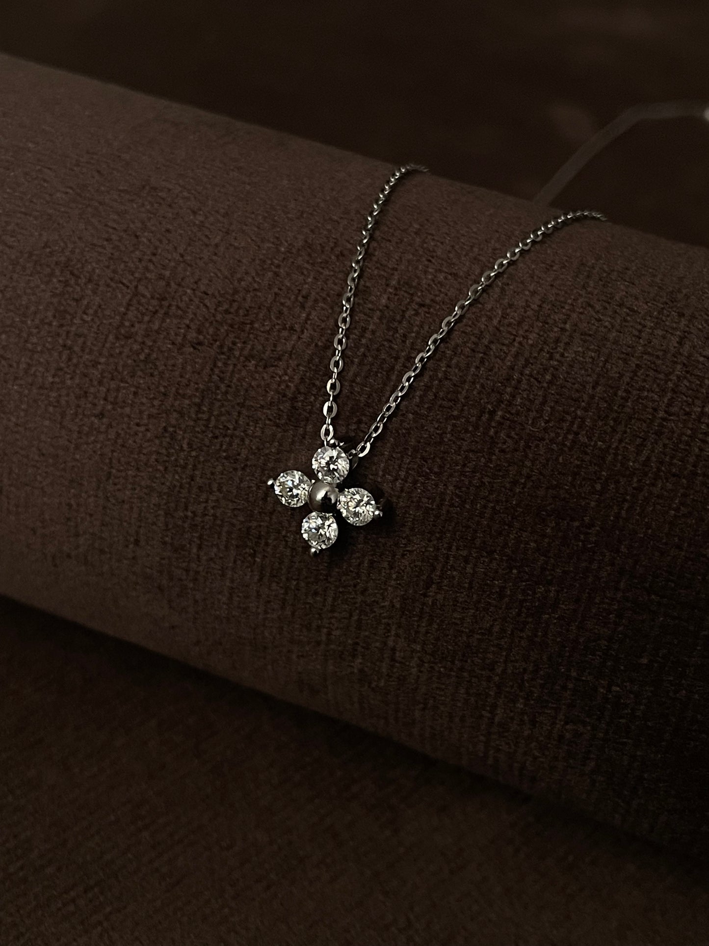 Collar Flor Moissanita