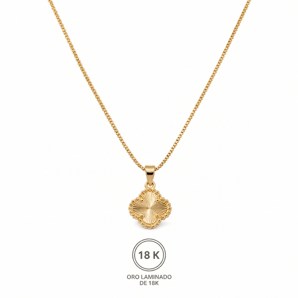 Collar trebol diamantado