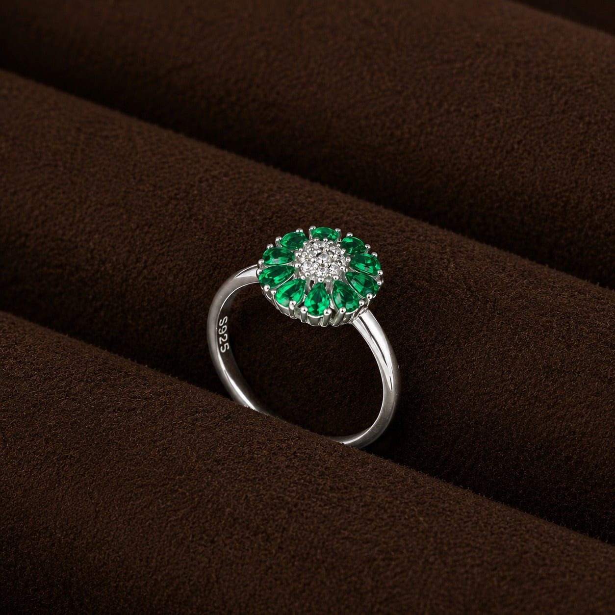 Anillo flor esmeralda