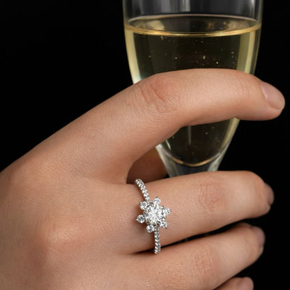 Anillo Flor Moissanita